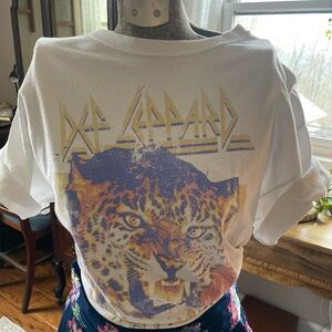 Def Leppard White Graphic Band T-Shirt